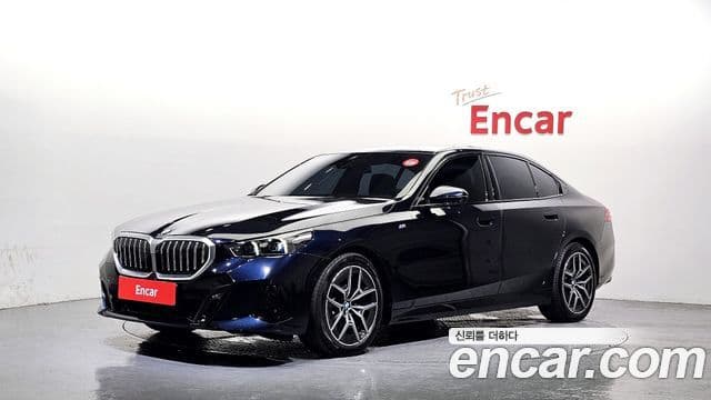 BMW 5 Series (G60)