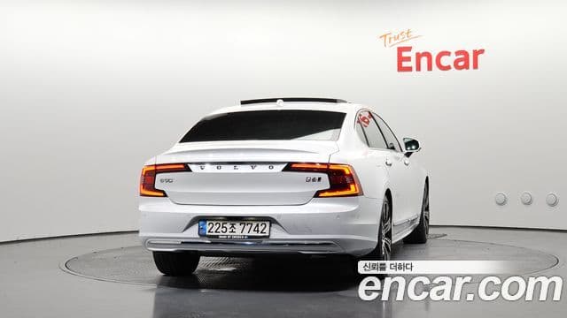 Volvo S90 4