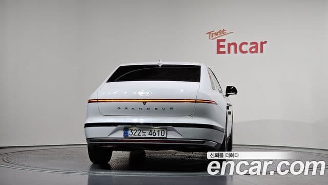 Hyundai Grandeur (GN7) 3