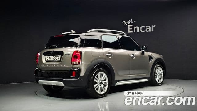 MINI Cooper Countryman 2