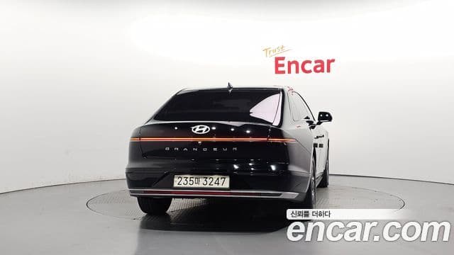 Hyundai Grandeur (GN7) 4