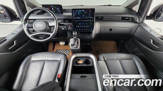 Hyundai Staria 4