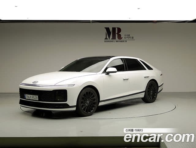 Hyundai Grandeur (GN7) 1
