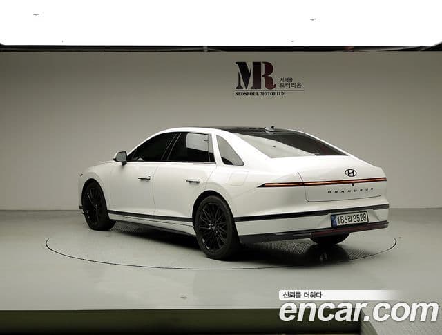 Hyundai Grandeur (GN7) 4