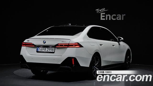 BMW 5 Series (G60) 2