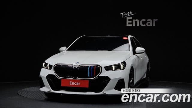 BMW 5 Series (G60) 3