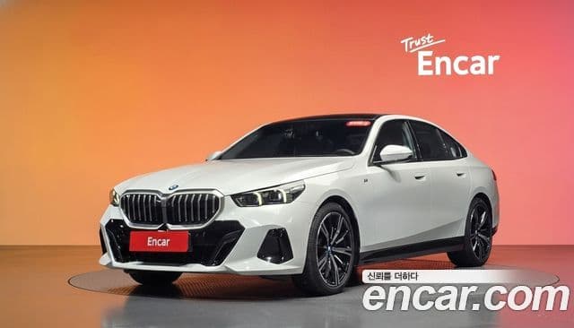 BMW 5 Series (G60)