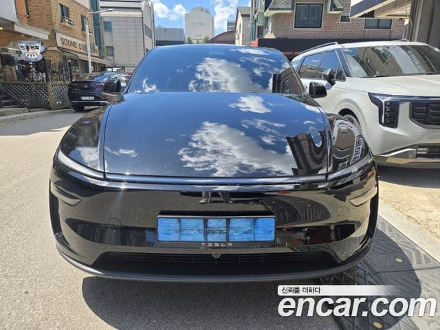 Tesla Model Y 1