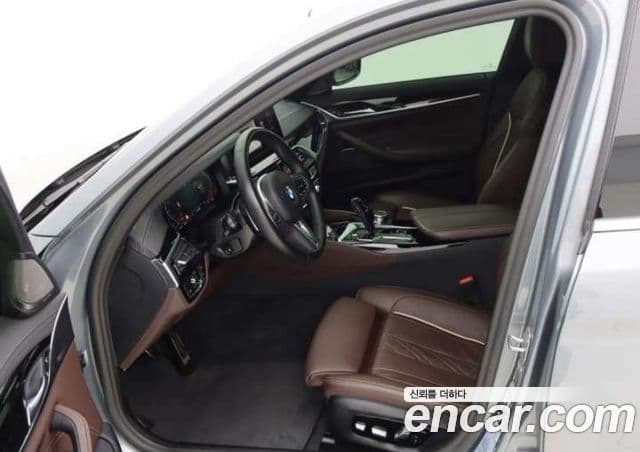 BMW 5 Series (G30) 4