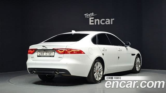 Jaguar XF (X260) 2