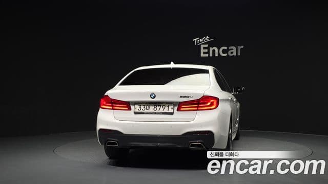 BMW 5 Series (G30) 4