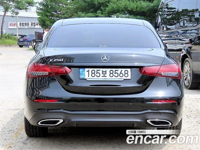 Mercedes-Benz E-Class W213 4