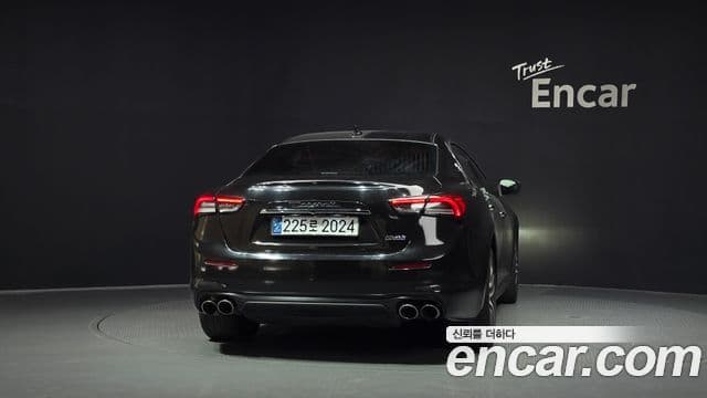 Maserati Ghibli 4