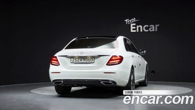 Mercedes-Benz E-Class W213 4