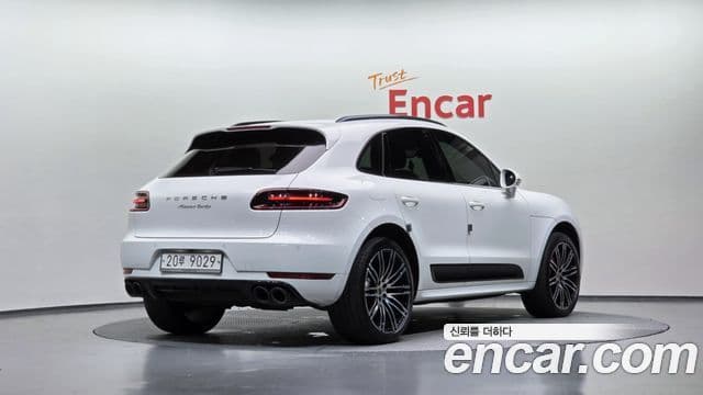Porsche Macan 2