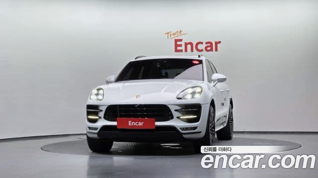 Porsche Macan 3