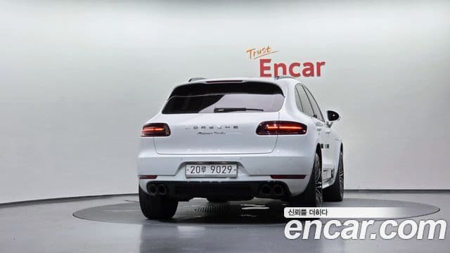 Porsche Macan 4