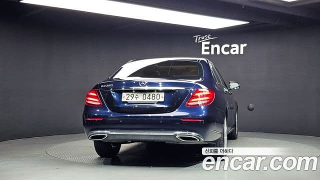 Mercedes-Benz E-Class W213 4