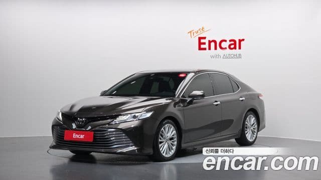 Toyota Camry (XV70) 1