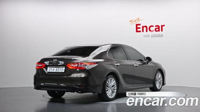 Toyota Camry (XV70) 2