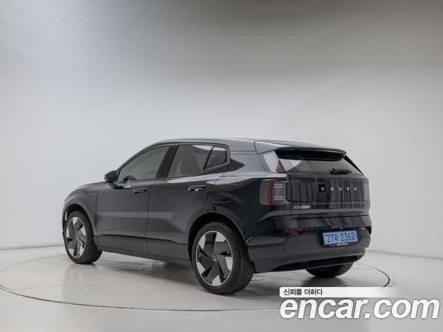 Volvo EX30 4