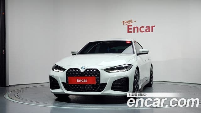 BMW 4 Series (G22) 3