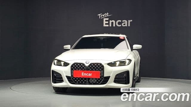 BMW 4 Series (G22) 3
