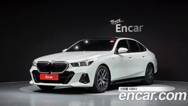 BMW 5 Series (G60) — 1