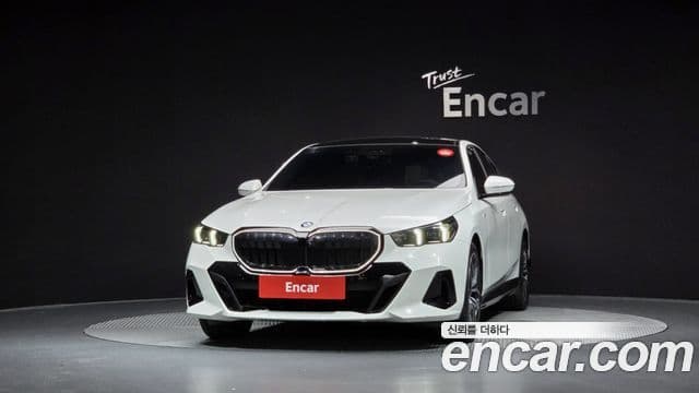 BMW 5 Series (G60) 2