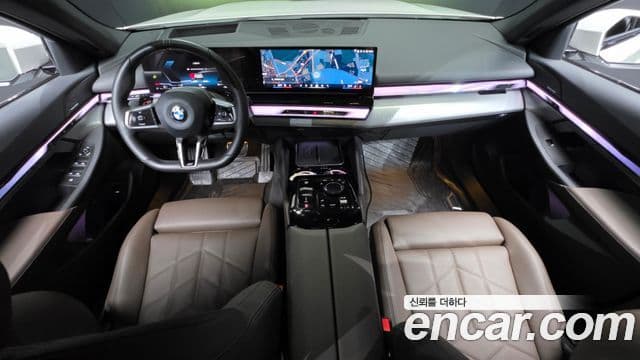 BMW 5 Series (G60) 4