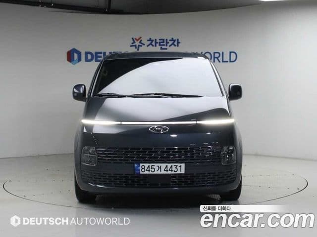 Hyundai Staria 2