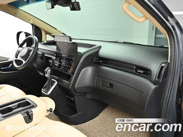 Hyundai Staria 4