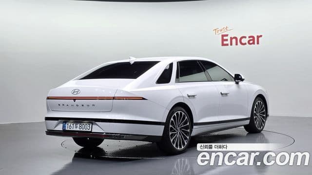 Hyundai Grandeur (GN7) 2