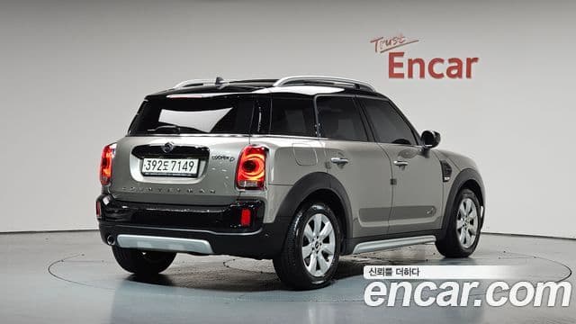 MINI Cooper D Countryman 2