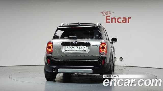 MINI Cooper D Countryman 4