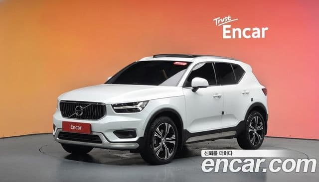 Volvo XC40 — 1