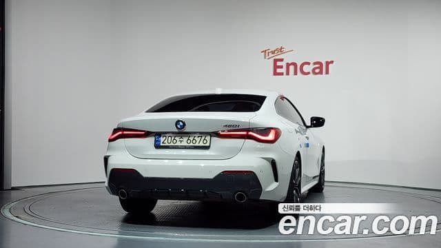 BMW 4 Series (G22) 4