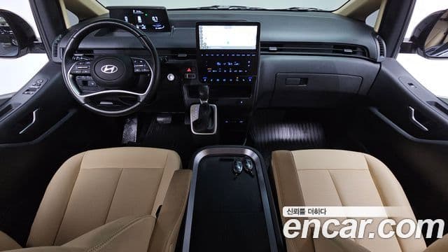 Hyundai Staria 4
