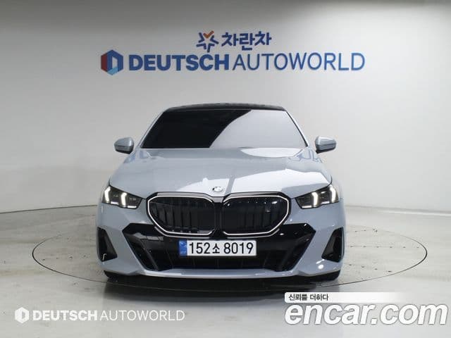 BMW 5 Series (G60) 2