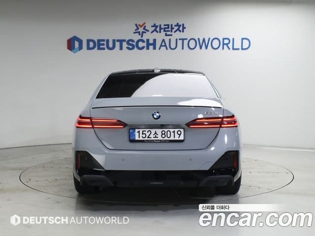 BMW 5 Series (G60) 3