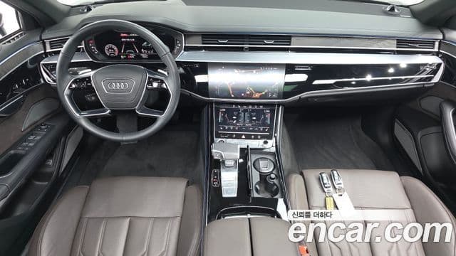 Audi A8 (D5) 4