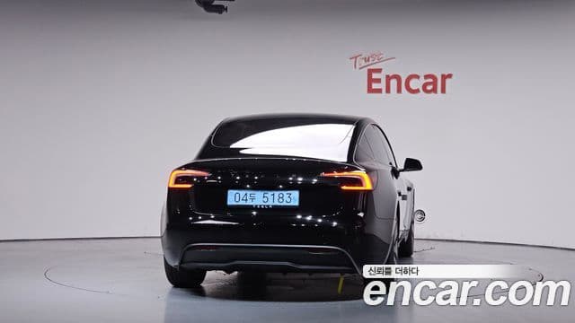 Tesla Model 3 4