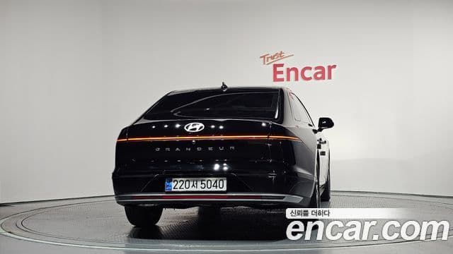 Hyundai Grandeur (GN7) 3