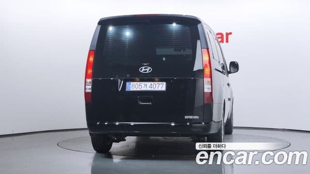 Hyundai Staria 4