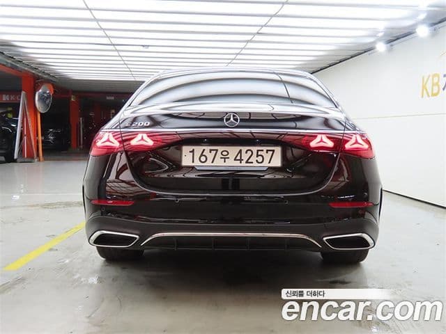 Mercedes-Benz E-Class W214 3
