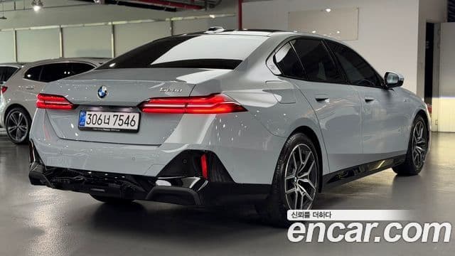 BMW 5 Series (G60) 2