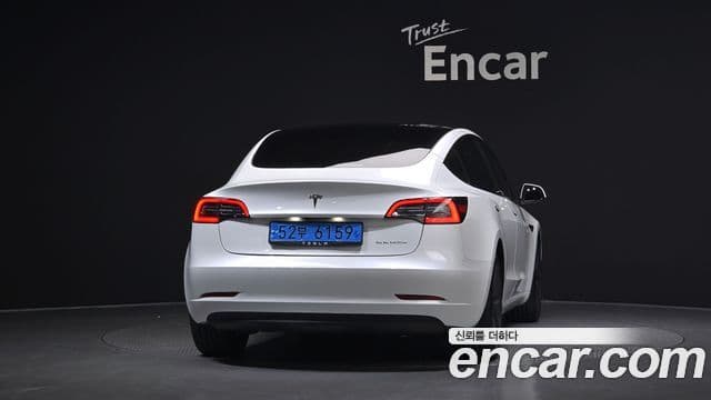 Tesla Model 3 4