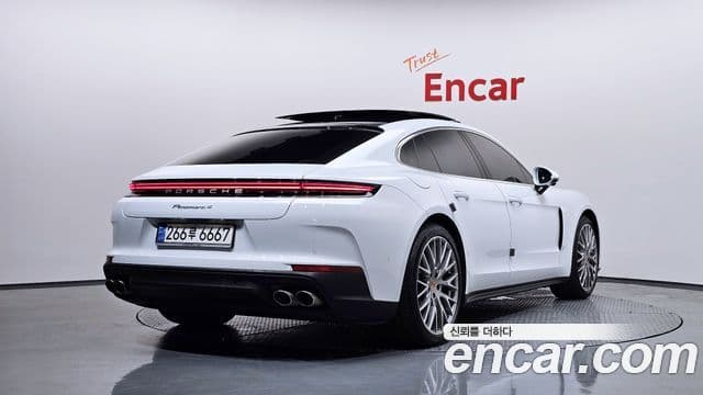 Porsche Panamera (976) 2
