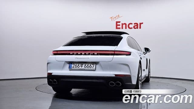 Porsche Panamera (976) 4