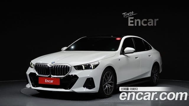 BMW 5 Series (G60)